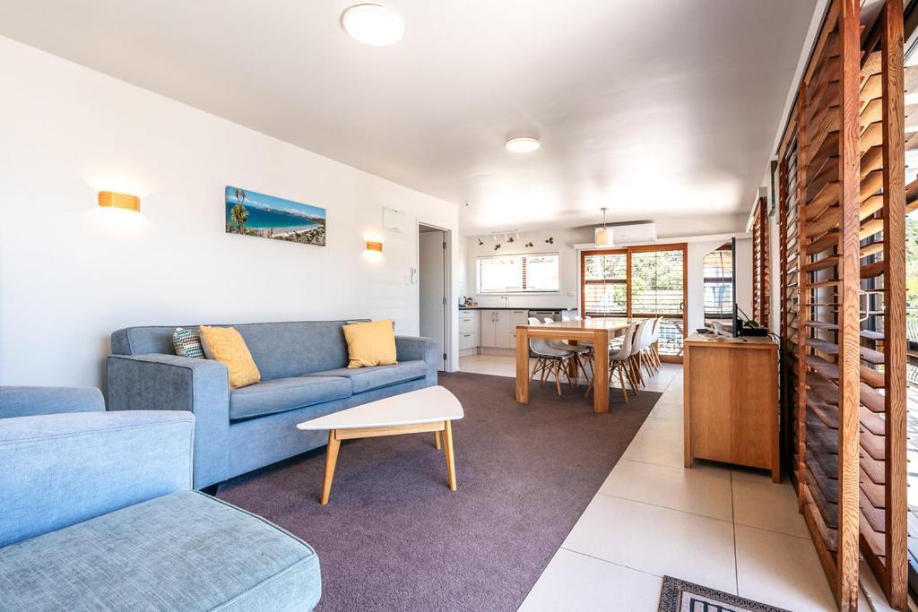 Onetangi Beach Apartments Exterior foto