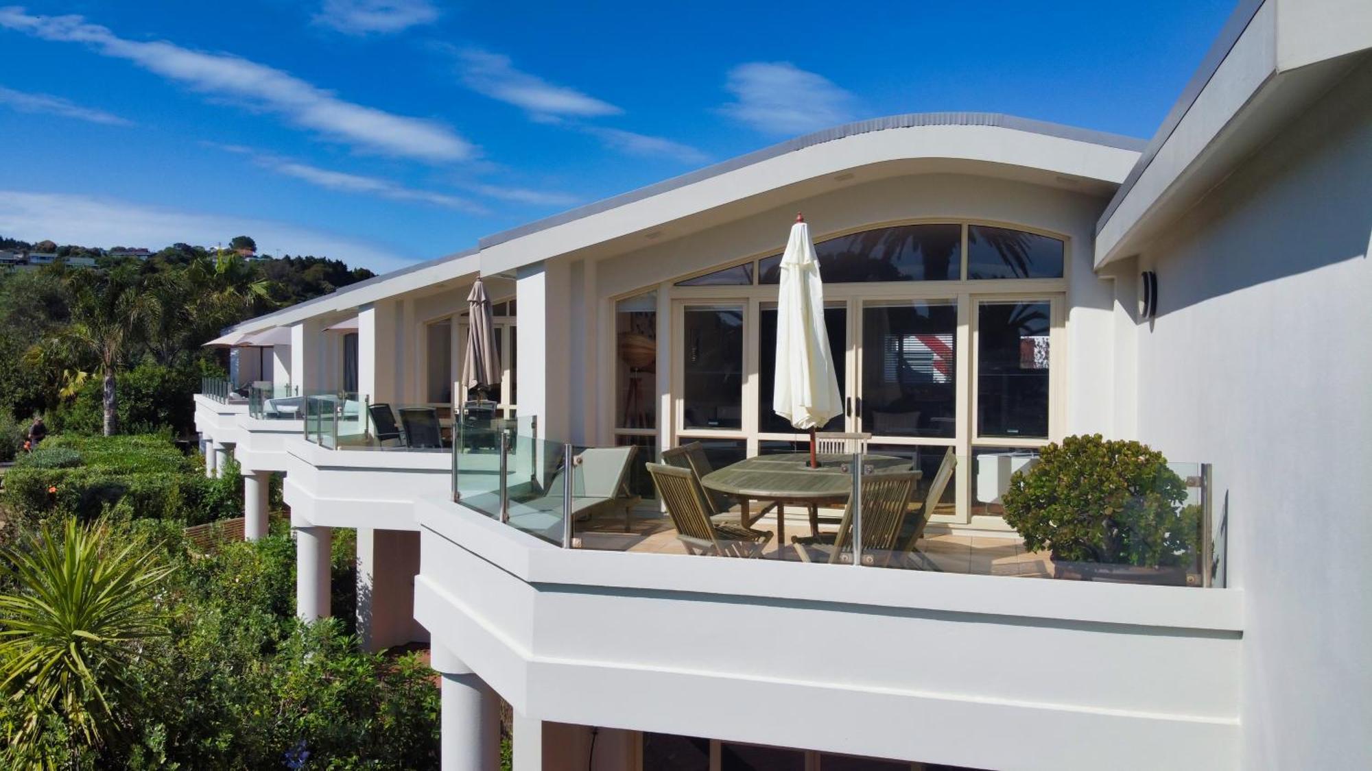 Onetangi Beach Apartments Exterior foto