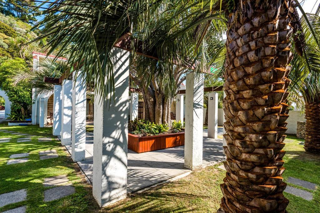 Onetangi Beach Apartments Exterior foto
