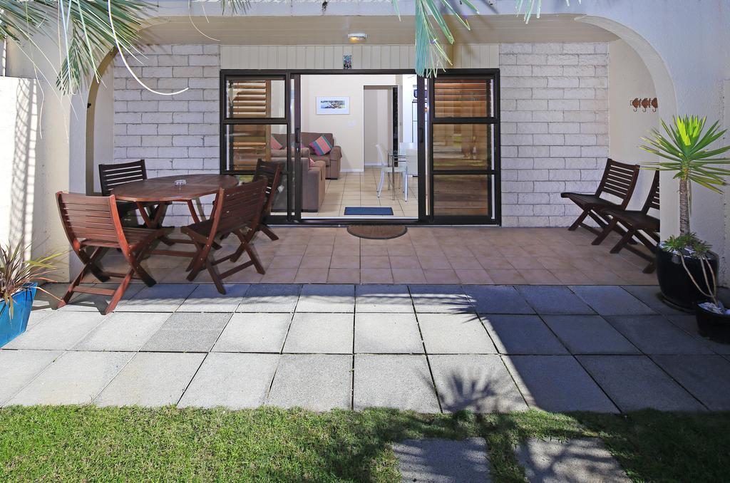 Onetangi Beach Apartments Exterior foto